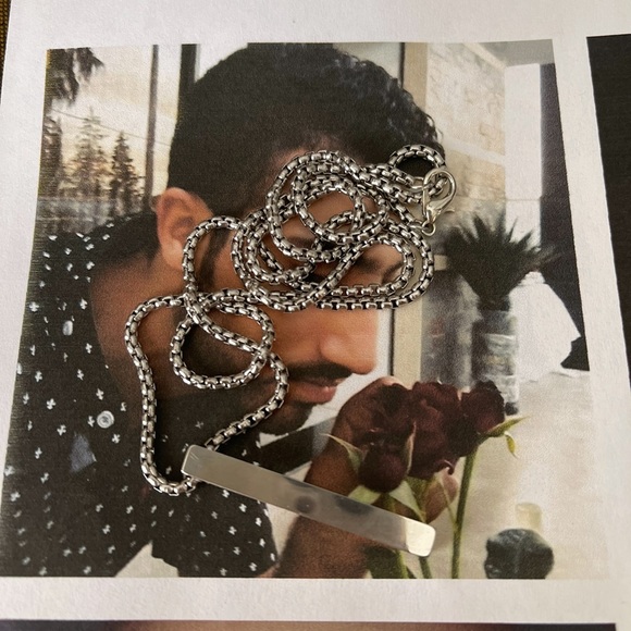 Bar Necklace in grey - Picture 2 of 3